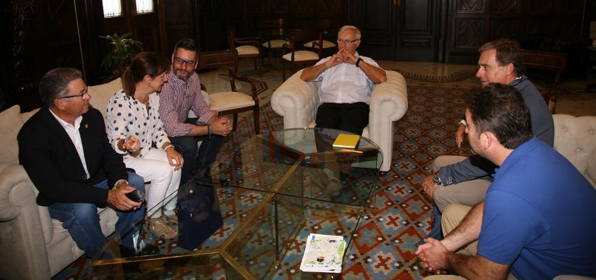 Los comercios del hábitat de la Comunidad Valenciana-Comerçmoble, se reúnen con el alcalde de Valencia para promocionar al hábitat valenciano